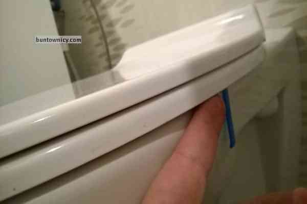 Montujemy deskę i sprawdzamy czy symetrycznie zostałą ułożona. Jeśli nie, zdejmujemy ją, lekko luzujemy śruby i ustawiamy deskę raz jeszcze.